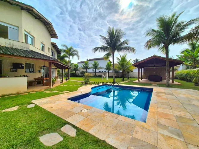 LINDA casa em condomínio fechado de alto padrão na região da praia de Pernambuco no Guaruj