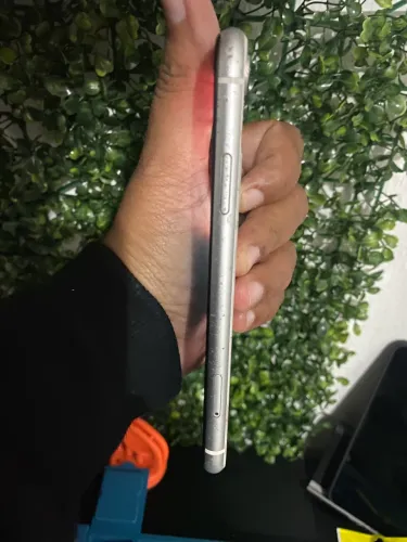 iPhone XR de R$750 por R$650,00