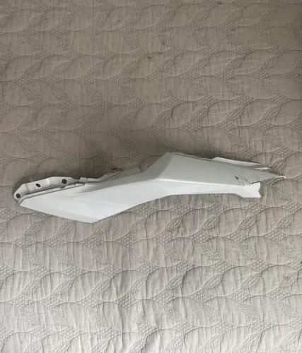 Carenagem rabeta lateral esquerda da ninja 300