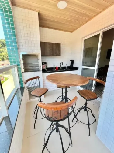 Apartamento 2 dormitórios com varanda gourmet na Praia das Toninhas Ubatuba