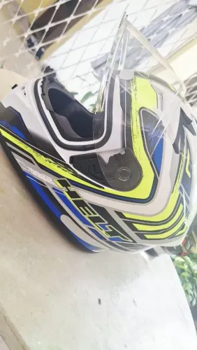 Capacete Helt novo  de excelente qualidade e com ótimo preço.