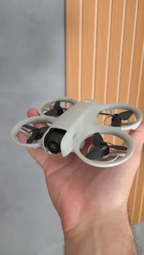 Drone DJI Neo - Fly More Combo COMPLETO + Maleta e Lentes Extras