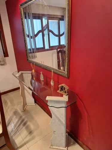 Mesa e aparador