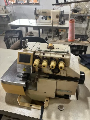 Máquina de costura interlock