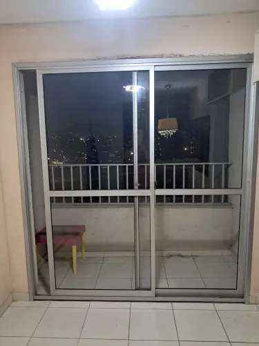 Porta de Alumínio de Correr 2,00x2,10m - 2 Folhas Móveis (Excelente Estado)