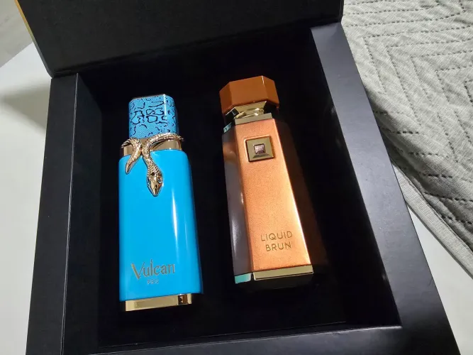Kit 2 perfumes Árabes Vulcan Feu e Líquid Brun Extrait de Parfum 100ml cada
