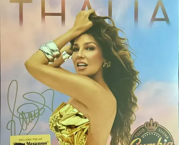 Thalia tudo suena menor en cumbia. Autografado
