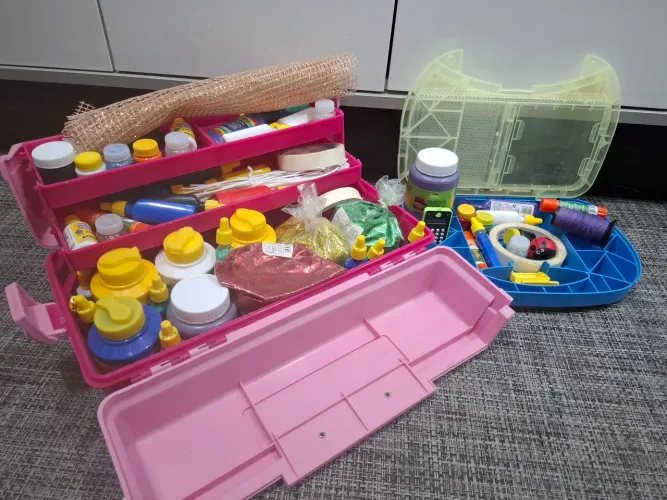 Kit para atividades gliter, tintas etc....