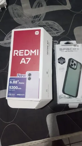 Celula novo com carregador película cerâmica n tem 2 dias de uso com a caixa e capinha