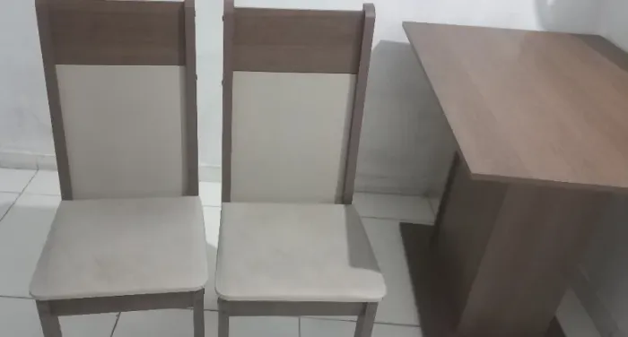 MESA DE 2 CADEIRAS SEMINOVA