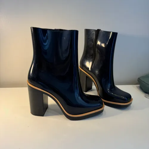 Bota Melissa salto quadrado em perfeitas condiçoes