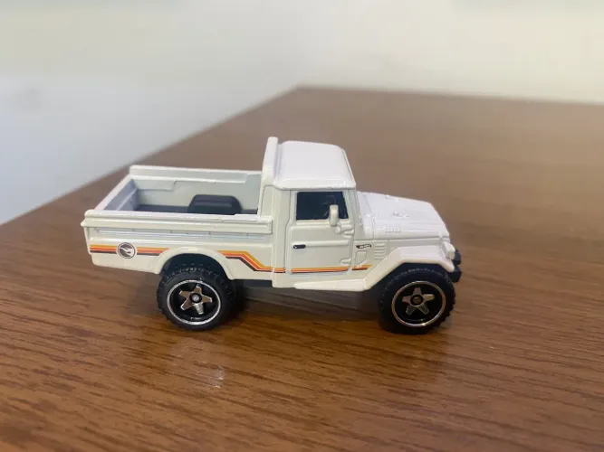 Carrinho Hotwheels Toyota Land Cruiser Bege T-hunt Loose Novo 164
