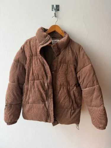 Jaqueta Puffer Pull&Bear Cotelê Marrom Tam P
