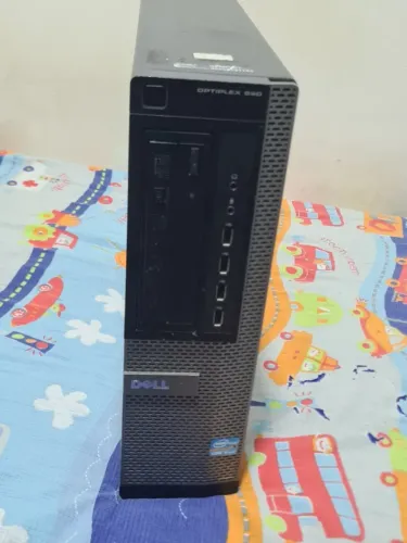 Gabinete Dell em perfeito estado