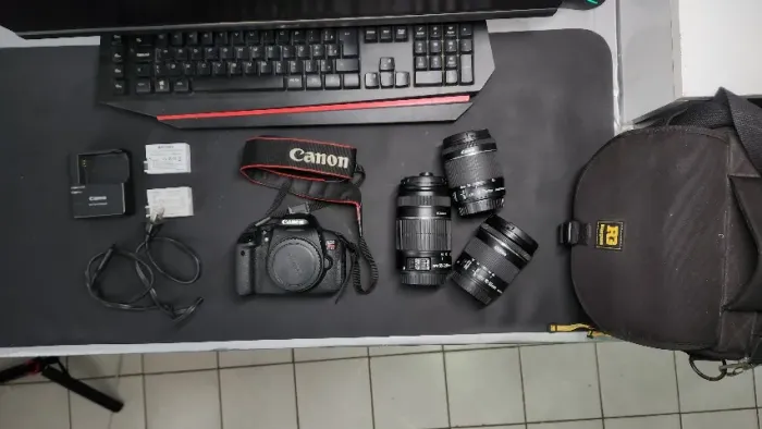 Canon T5i + 3 Lentes 18-55mm, 10-18mm  e 55-250mm + Acessórios + Bolsa
