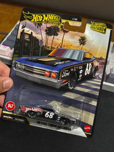 Hotwheels premium Ford turino Talladega 