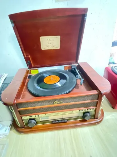 Toca disco Modelo retrô Opera 100%