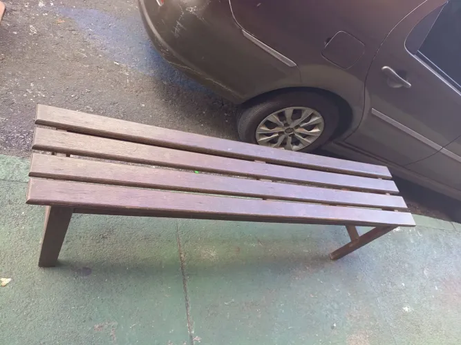Banco con tiras de madera maciça 1.50,45 ,32