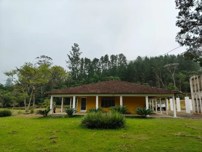 Chácara com 3 lindos lagos próximo a Juquitiba