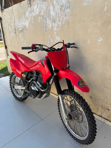 Vende-se CRF230 moto para pessoas exigentes, sem nada pra fazer, só pegar e andar!