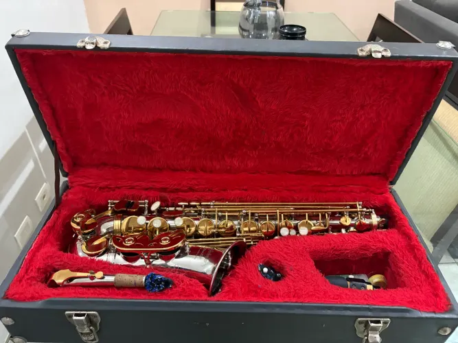 SAX ALTO LAQUEADO E NIQUELADO