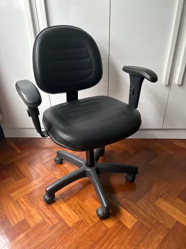 Cadeira de escritório com rodas