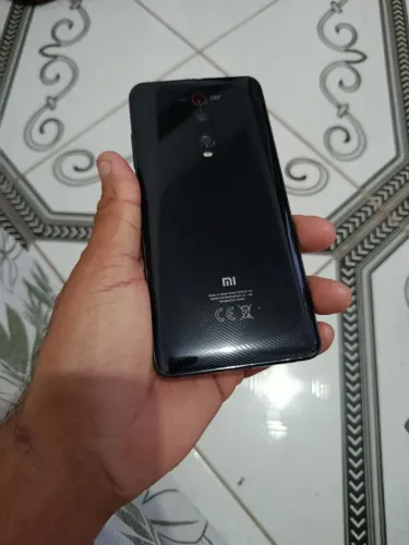 Mi 9t trincado a biometria não tá pegando funcionando  perfeitamente 