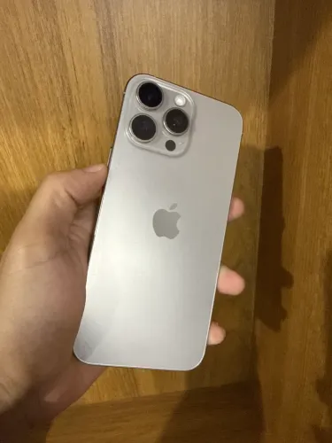 Iphone 16 Pro Max 256 semi novo . Bateria 100 % todo original 