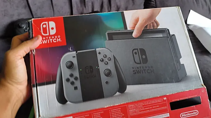 Nintendo Switch + 128Gb + pro Controller + 4 joy cons