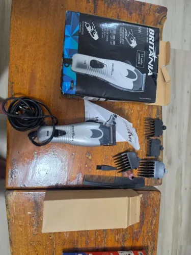 Máquina de Cortar Cabelo Britânia 14W Completa + Pentes e Caixa Original