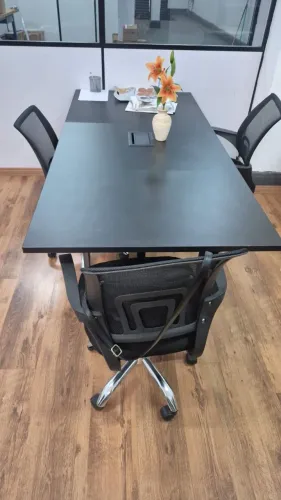 Mesa de reunião novíssima