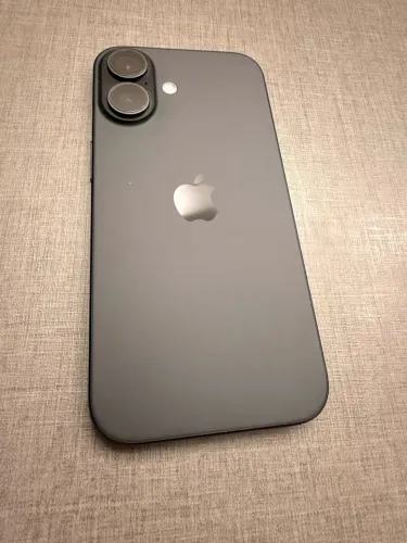 iPhone 16 bateria 93%