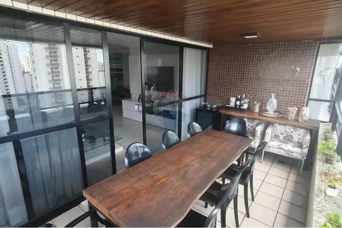 "Refúgio Luxuoso na Tamarineira, 3 Suítes"