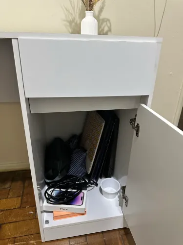 Vendo escrivaninha branca em perfeito estado