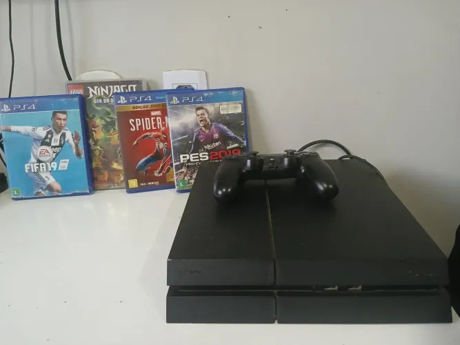 PS4 FAT 1 CONTROLE E 4 JOGOS $1050,00