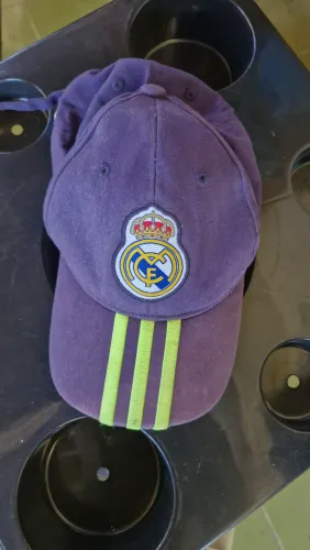 ?Boné Real Madrid Adidas Edição 110 Anos (1902-2012) Roxo