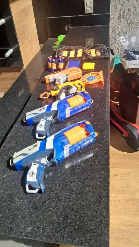 Kit Nerf 4 Armas, colete, porta munição, alvo