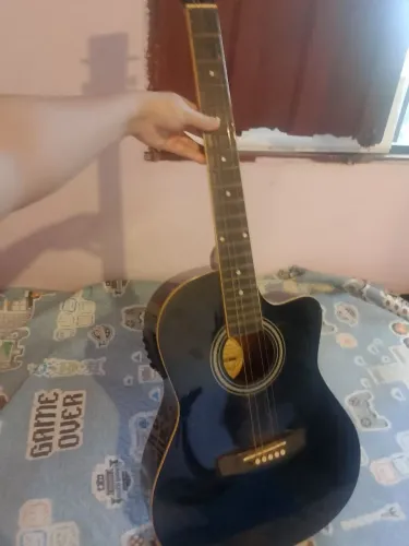 Vendo violão semi novo