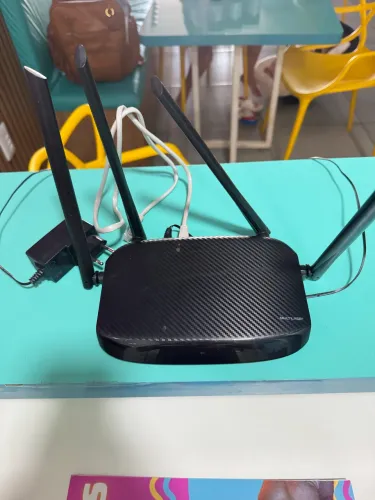 Roteador wireless Multilaser RE015 dual band com 4 antenas 