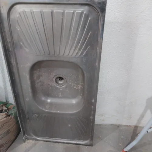 VENDO PIA INOX USADA CONCRETADA!