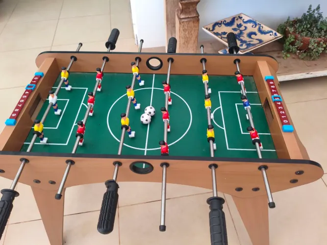 Mesa de pebolim infantil