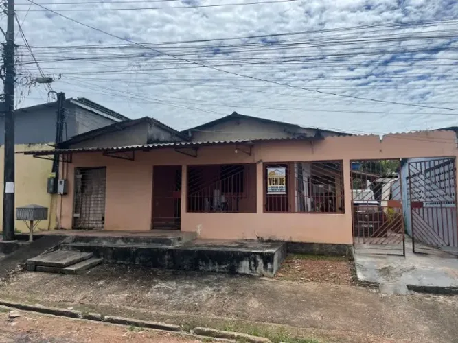 Vendo casa no Bairro Novo Horizonte na Av. Carlos Almeida de Souza, 2270