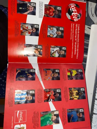 Vendo Álbum de Figurinhas Dourado da Copa 2026
