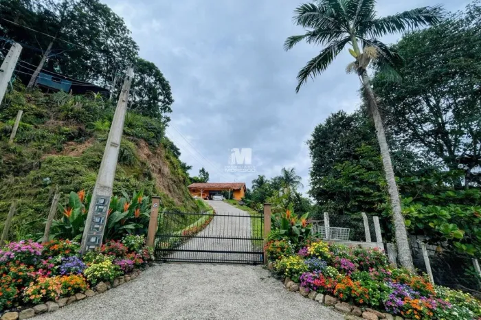 Casa Solta à venda em Itajaí, Brilhante com 2 quartos.