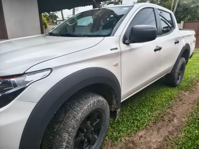 Mitsubishi L200 Tri. Outd. GLX 2.4 CD 4X4 Die. MEC 2024