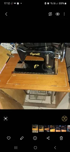 Máquina de costura com pedal Vigorelli