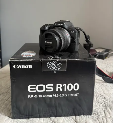 Canon R100 em ótimo estado com duas lentes
