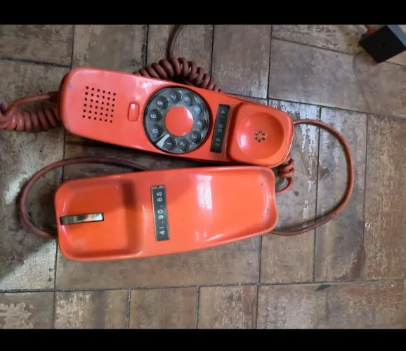 Telefone de mesa antigo