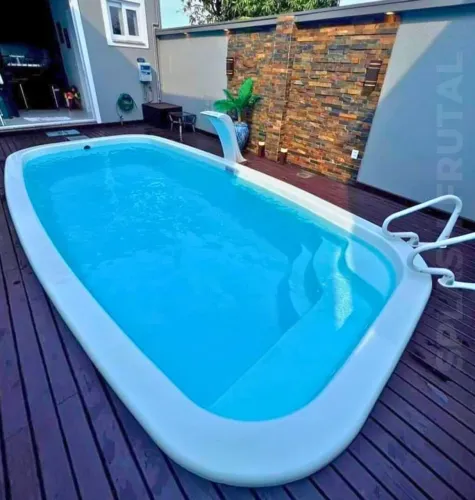 Vendo piscina branca completa nova