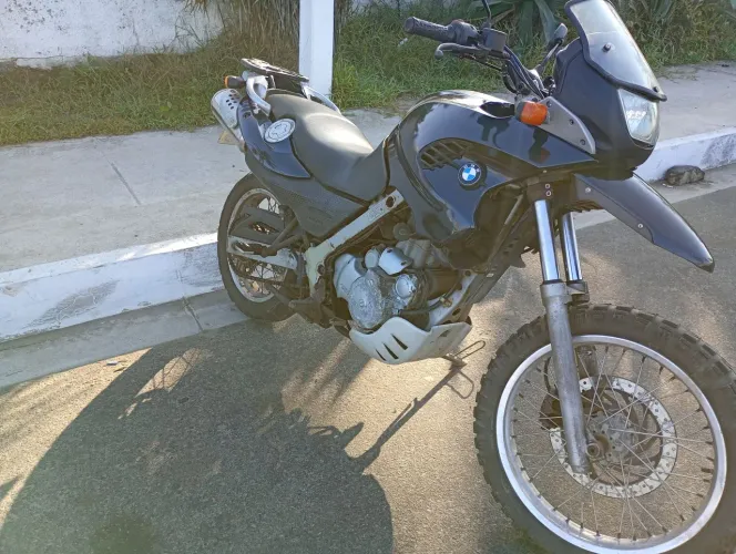 Vendo BMW documentação em dia no meu nome.